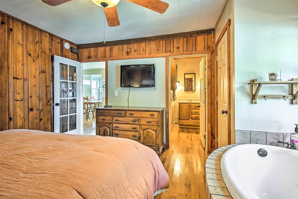 Photo of Bedroom in King