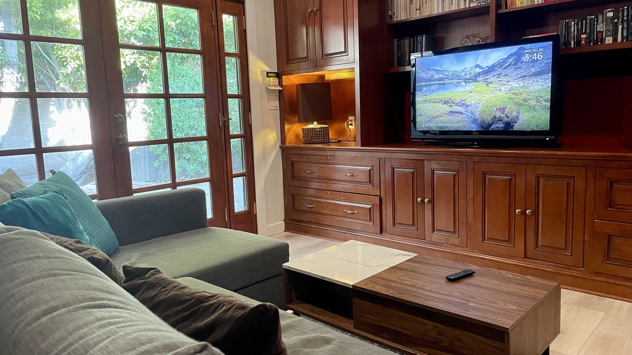 Photo of Livingroom in Valley Glen