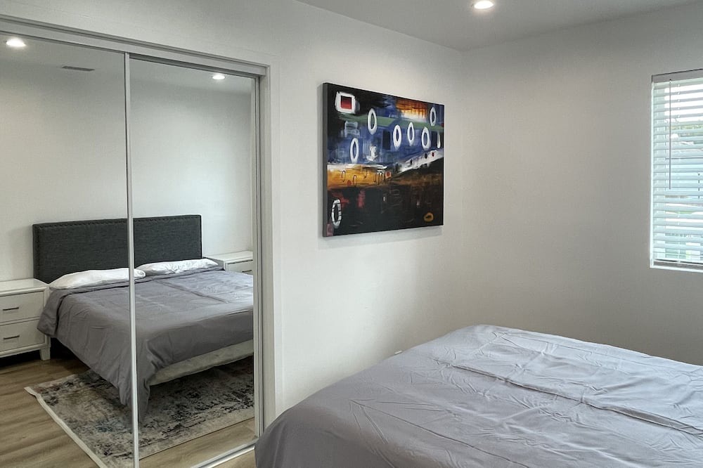 Photo of Bedroom in Valley Glen