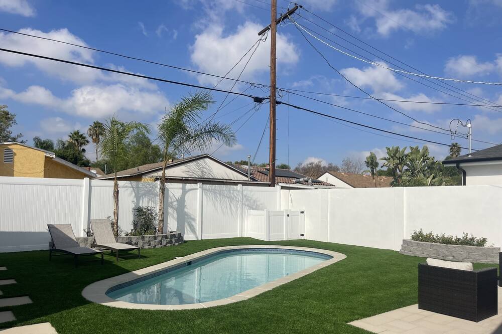 Photo of Outdoor in Valley Glen