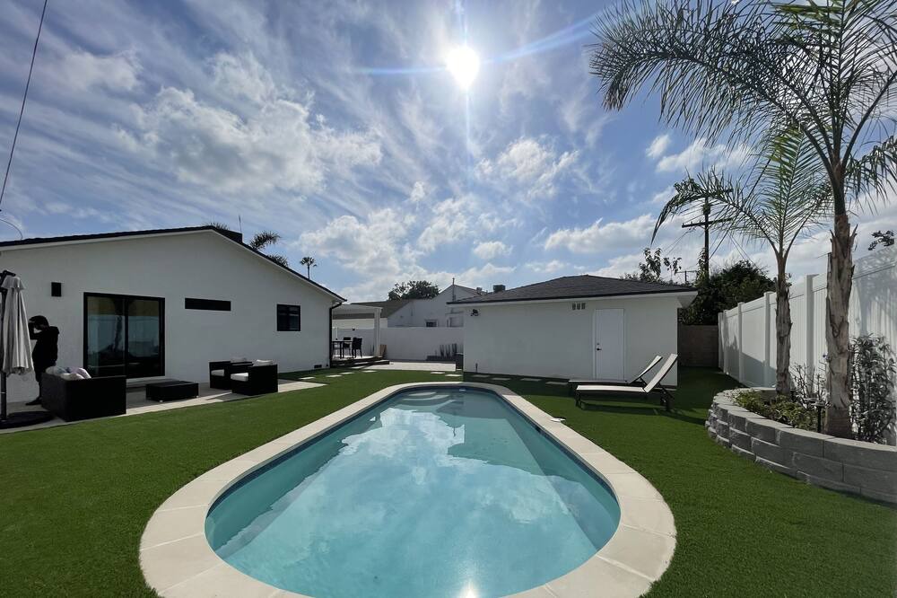 Photo of Outdoor in Valley Glen