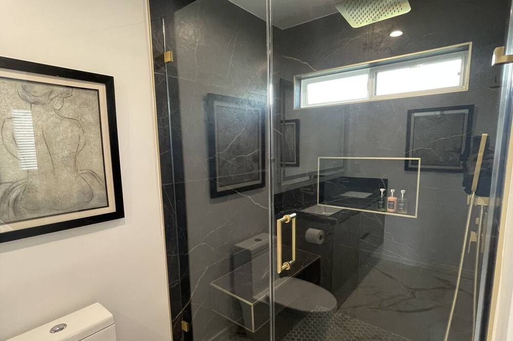 Photo of Bathroom in Valley Glen