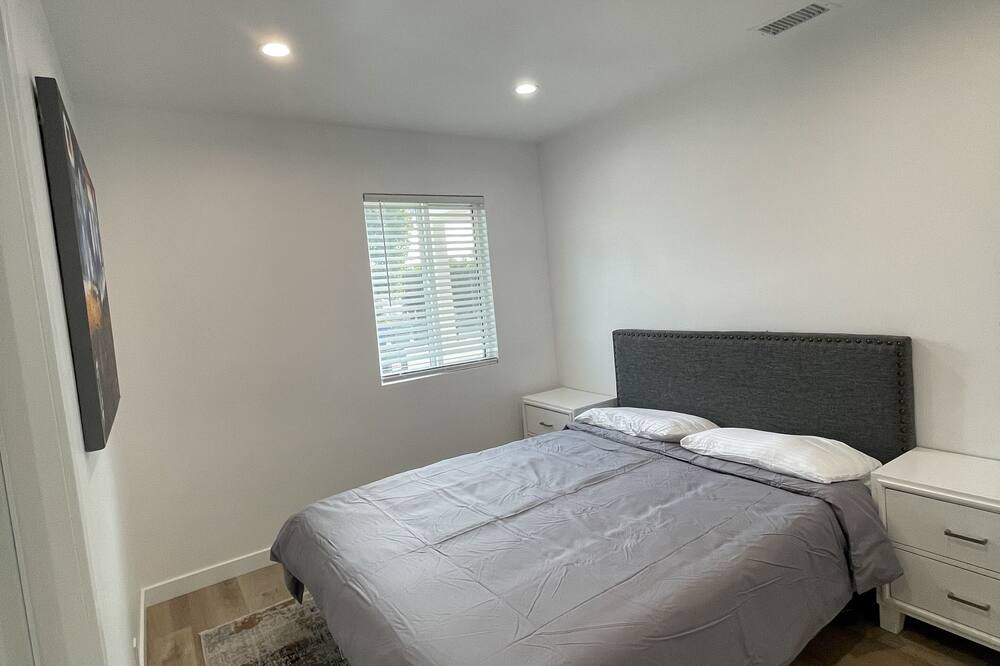 Photo of Bedroom in Valley Glen