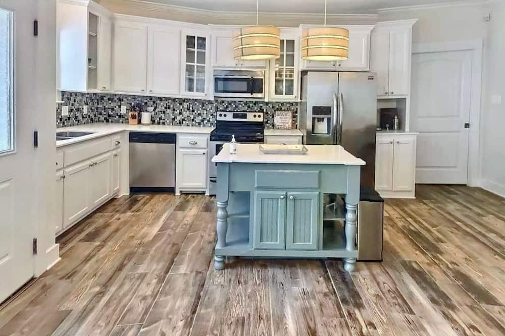 Photo of Kitchen in Gonzales