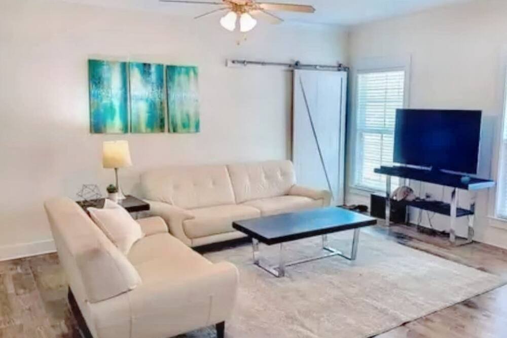 Photo of Livingroom in Gonzales