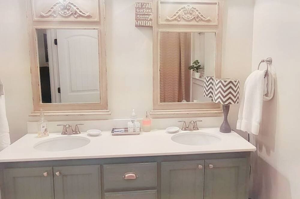 Photo of Bathroom in Gonzales