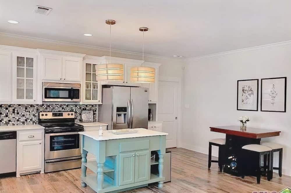 Photo of Kitchen in Gonzales