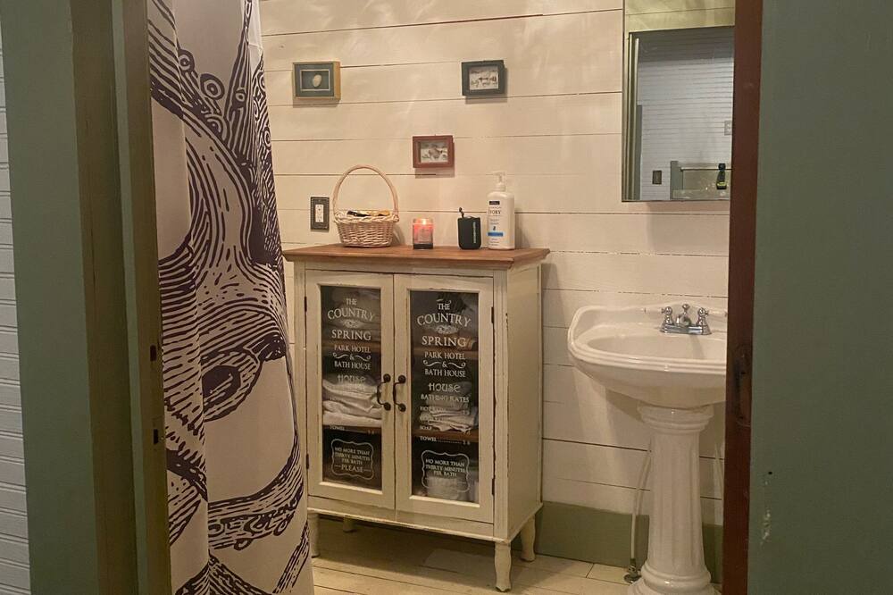 Photo of Bathroom in St. Francisville