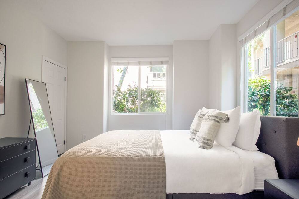 Photo of Bedroom in Mar Vista