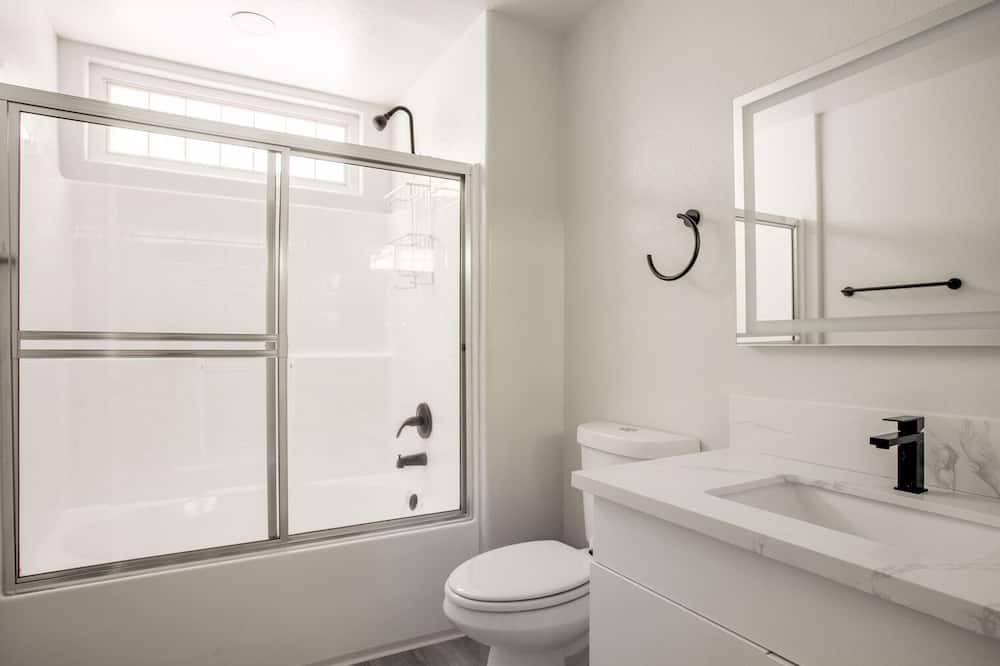 Photo of Bathroom in Mar Vista