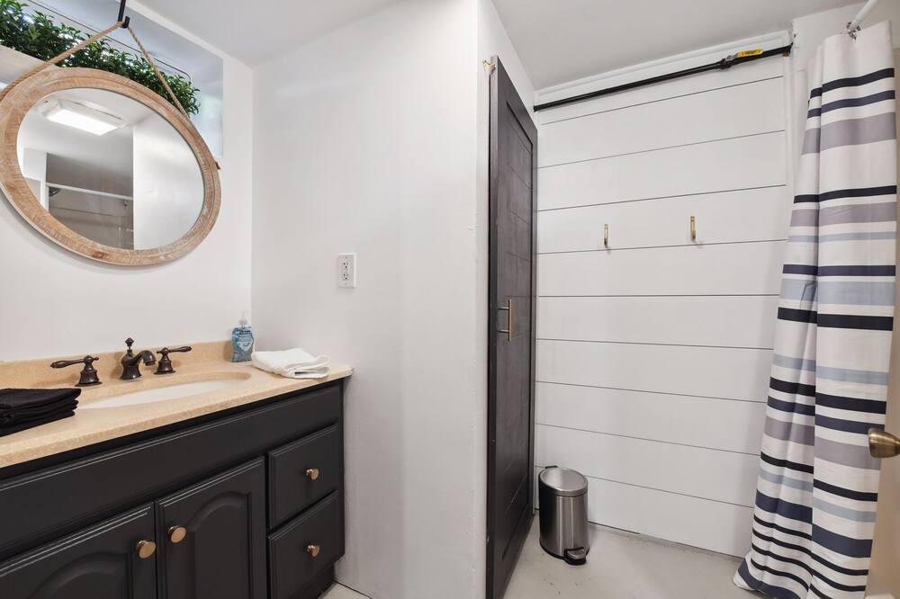 Photo of Bathroom in Woodland