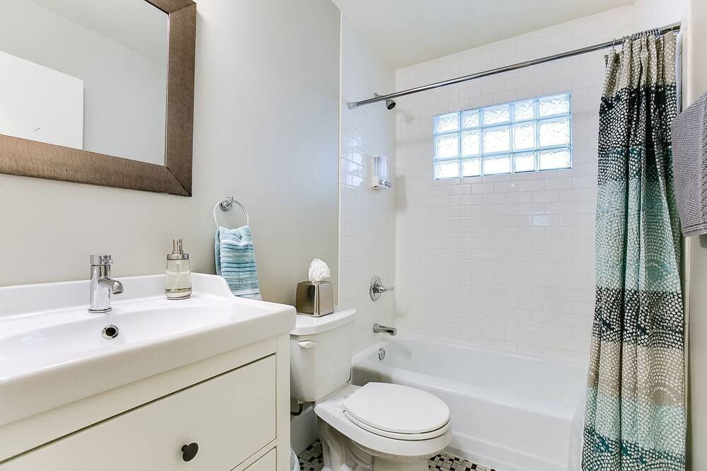 Photo of Bathroom in Merriam Park