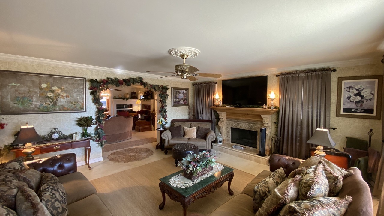 Photo of Livingroom in Simi Valley