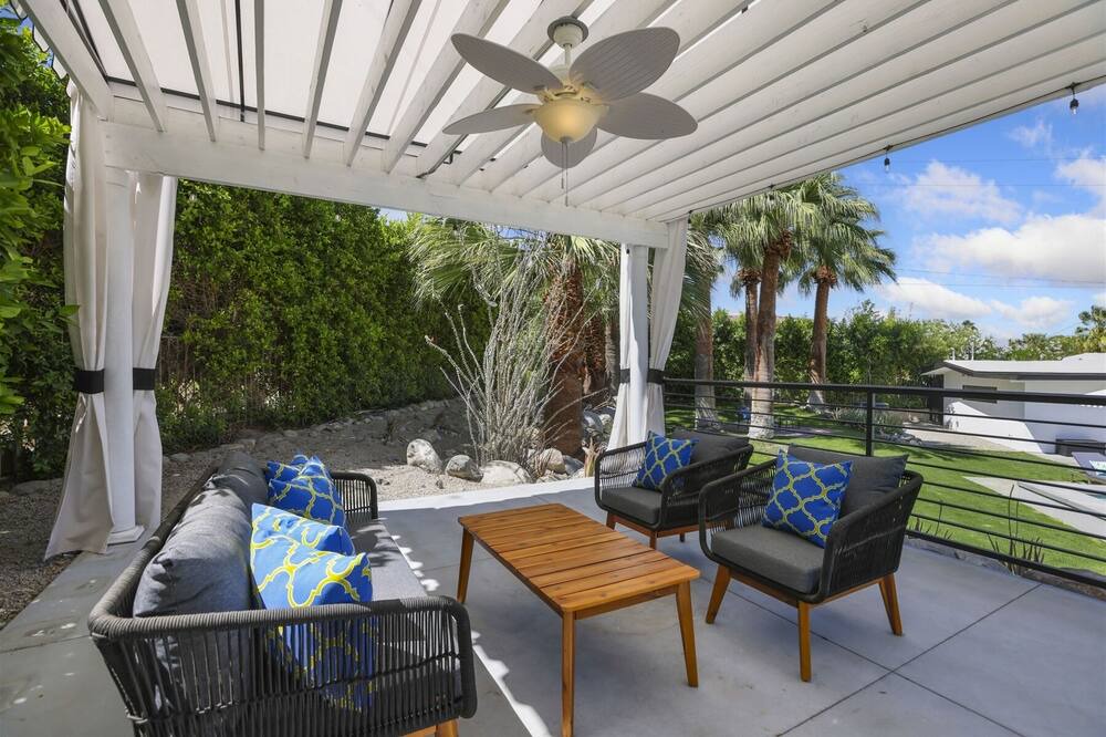 Photo of Patio Balcony in Chino Canyon