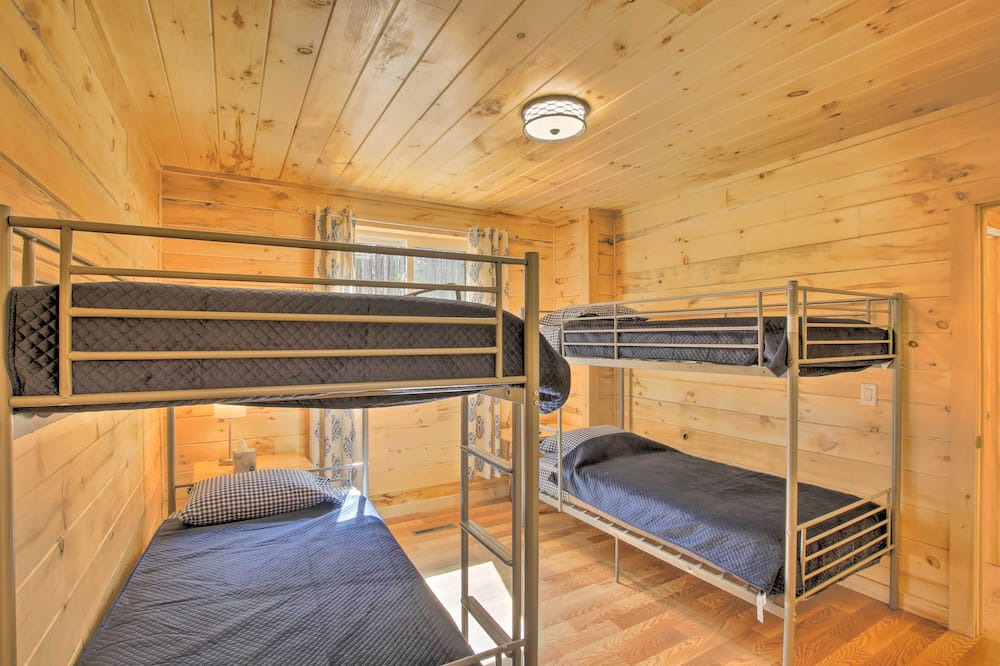 Photo of Bedroom in Lake Shore Estates
