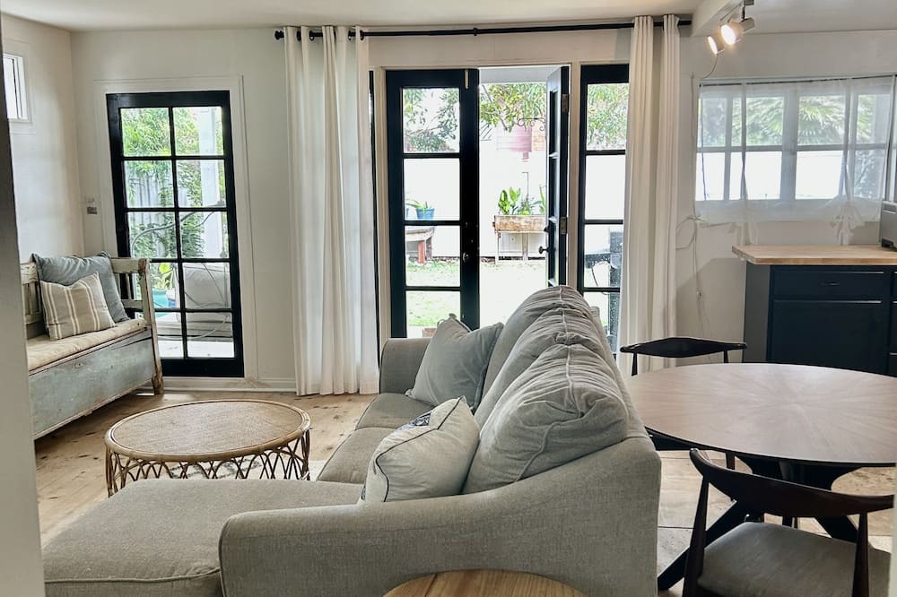 Photo of Livingroom in Pierpont Bay