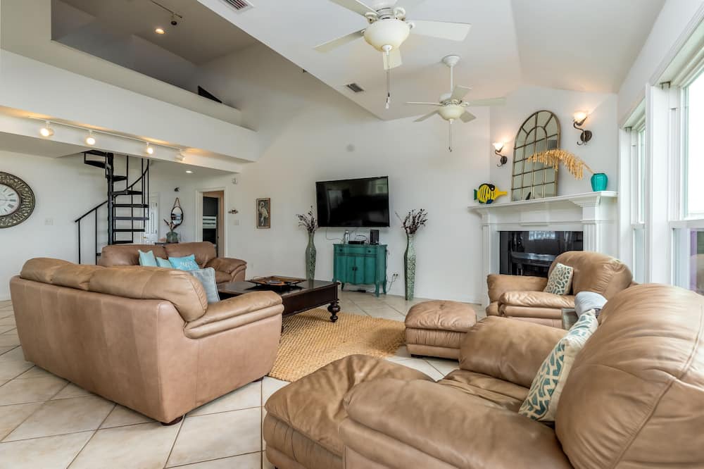 Photo of Livingroom in Dauphin Island