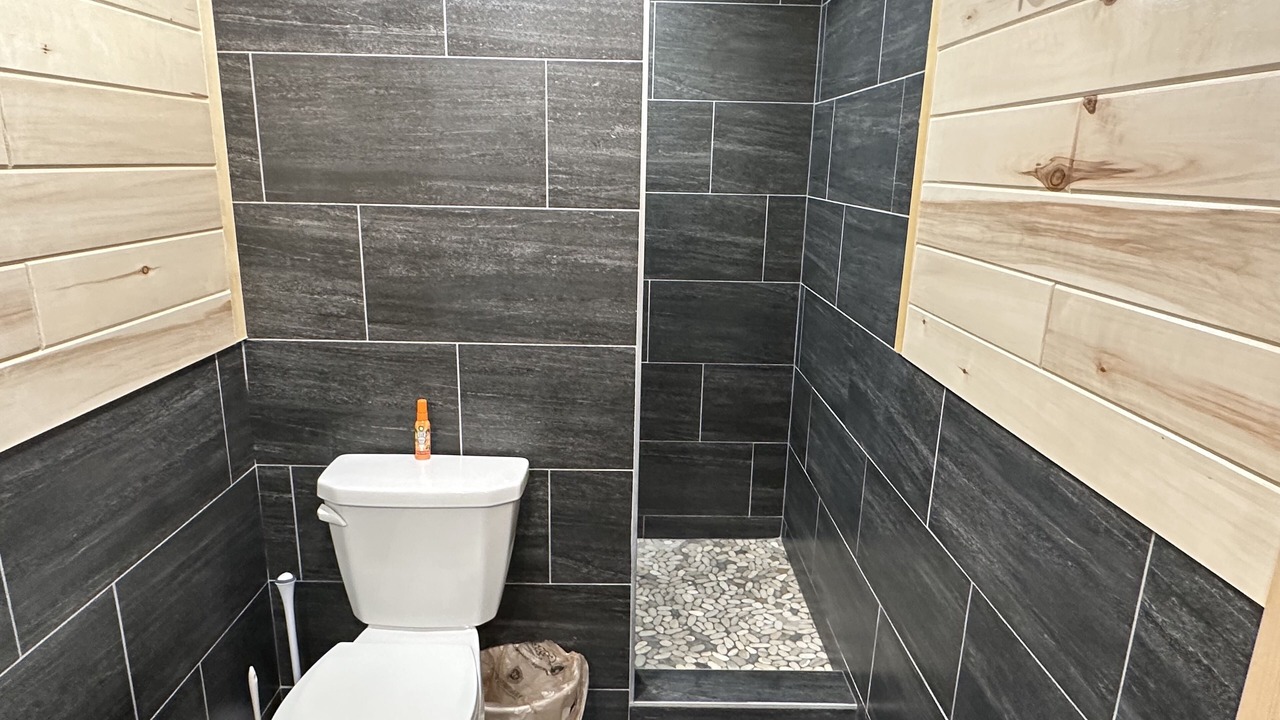 Photo of Bathroom in Benedict Lake