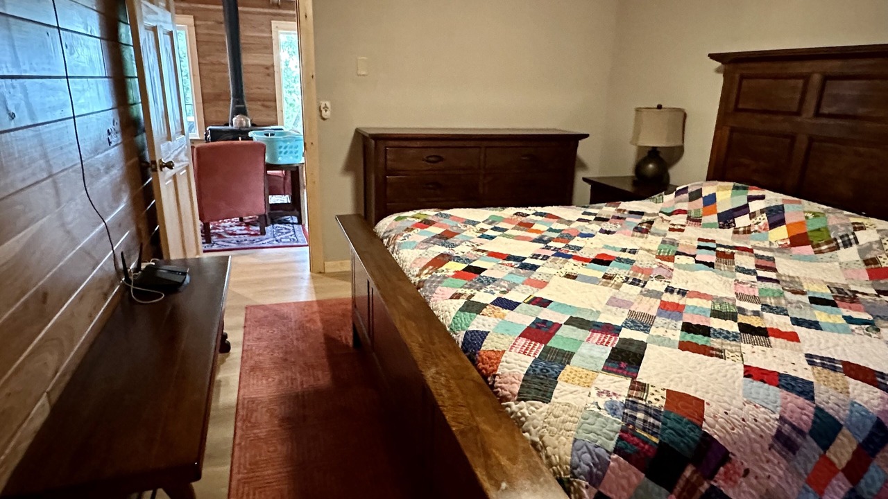 Photo of Bedroom in Benedict Lake