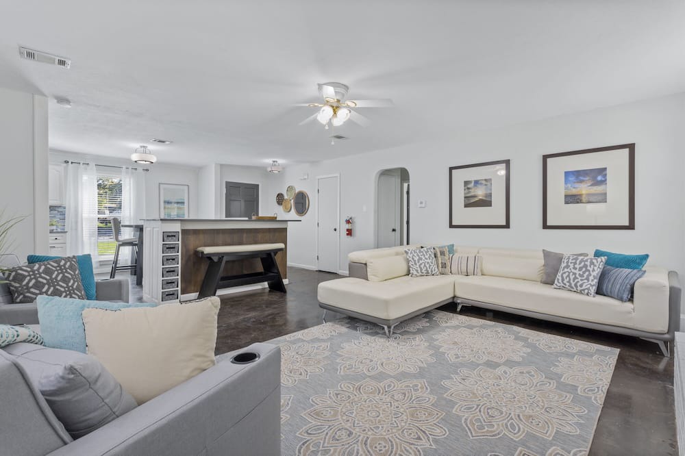 Photo of Livingroom in Ocean Springs