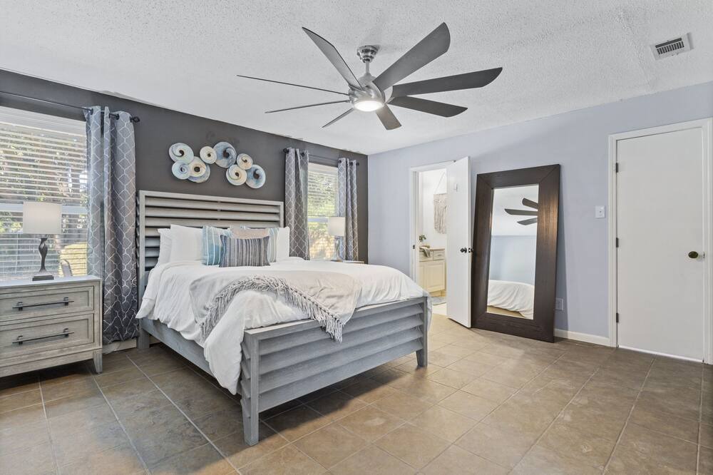 Photo of Bedroom in Ocean Springs
