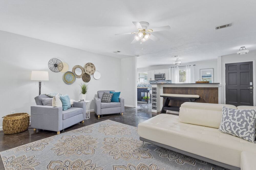 Photo of Livingroom in Ocean Springs