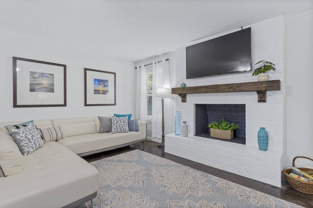 Photo of Livingroom in Ocean Springs