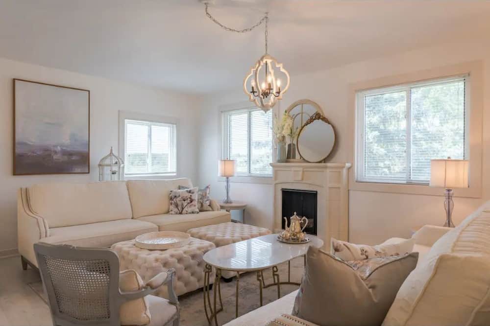 Photo of Livingroom in Greater Napanee