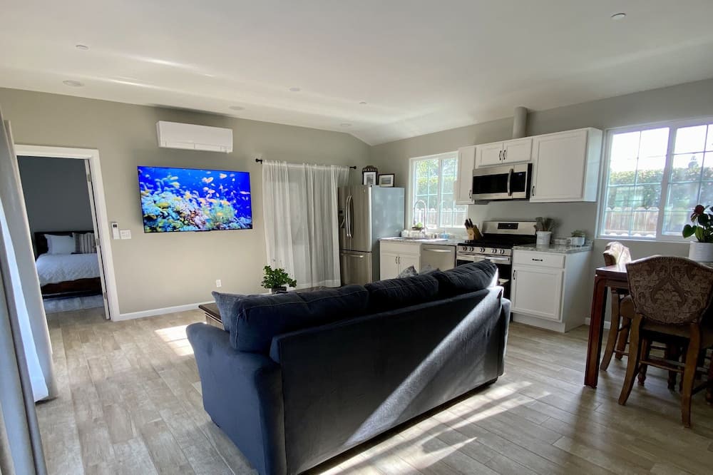 Photo of Livingroom in Simi Valley