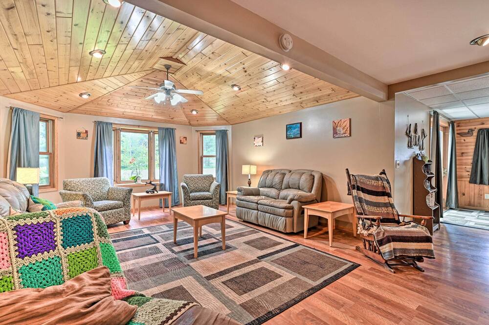 Photo of Livingroom in Arkdale