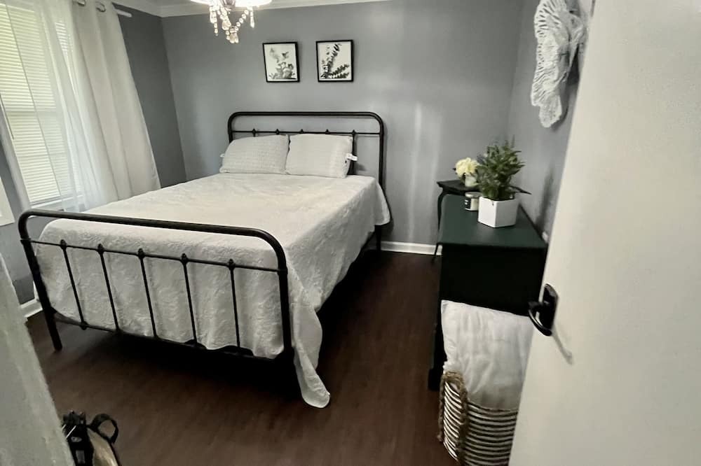 Photo of Bedroom in Temperanceville