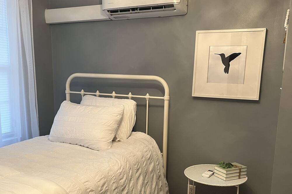 Photo of Bedroom in Temperanceville