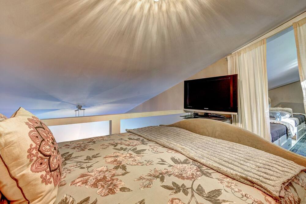 Photo of Bedroom in Calabasas