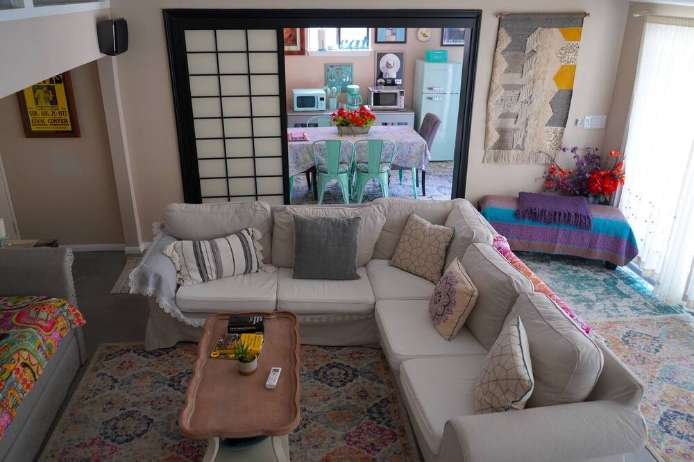 Photo of Livingroom in Calabasas