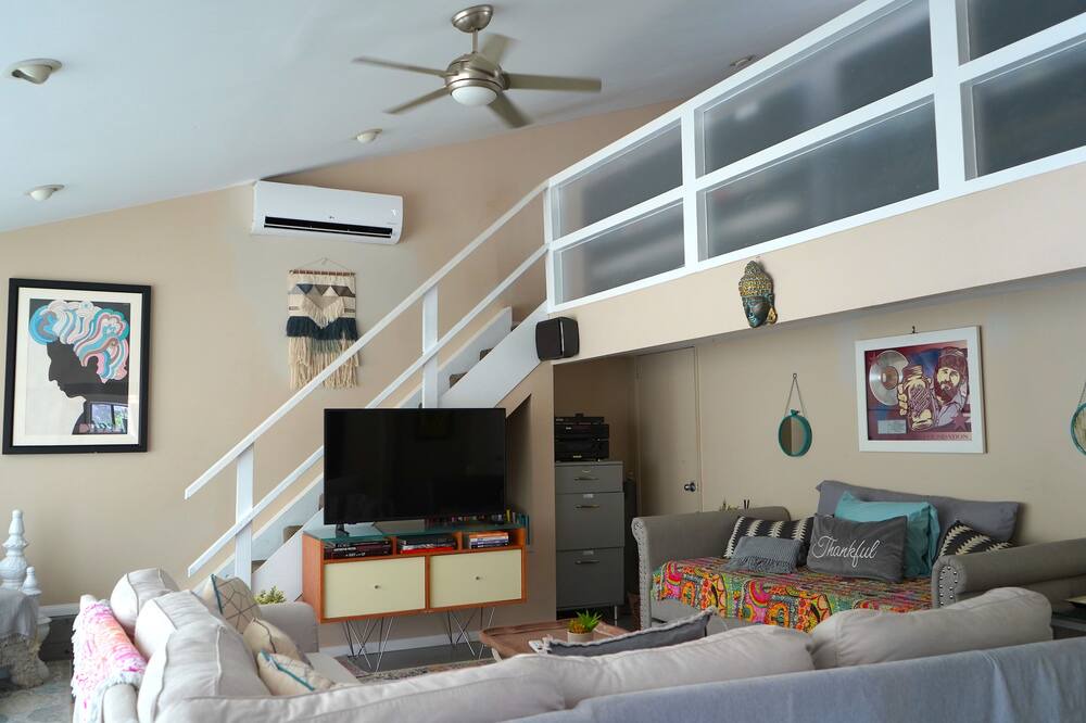 Photo of Livingroom in Calabasas