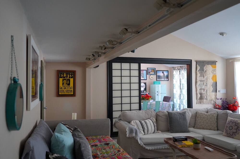 Photo of Livingroom in Calabasas