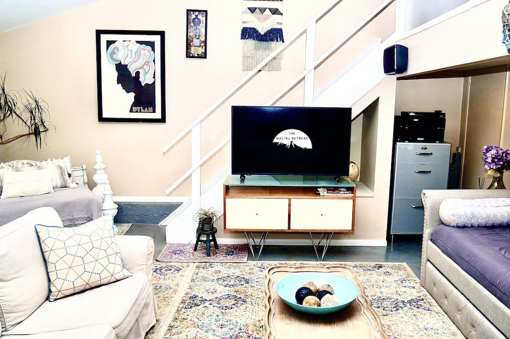Photo of Livingroom in Calabasas