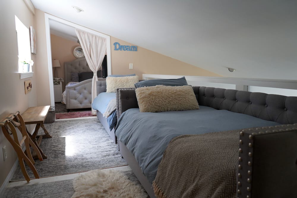 Photo of Bedroom in Calabasas