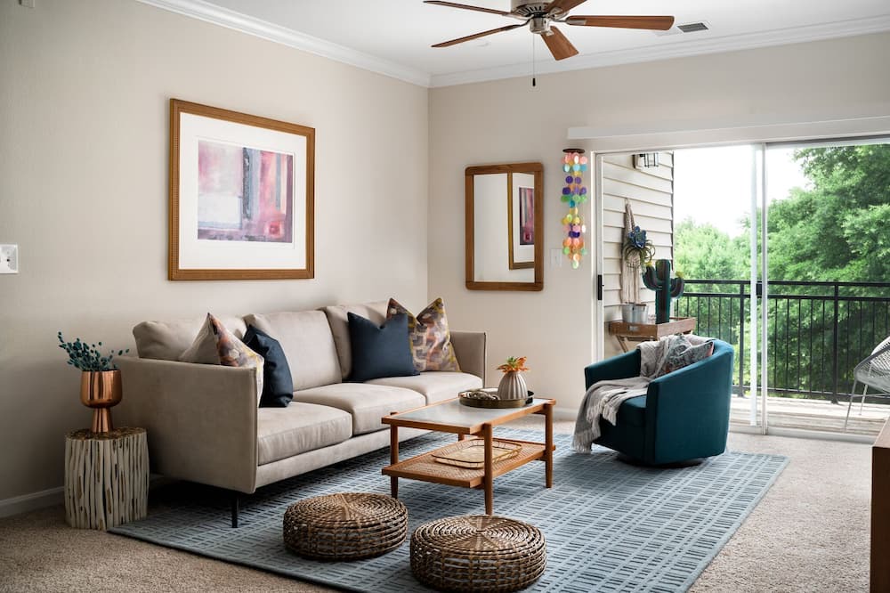 Photo of Livingroom in Lansdowne