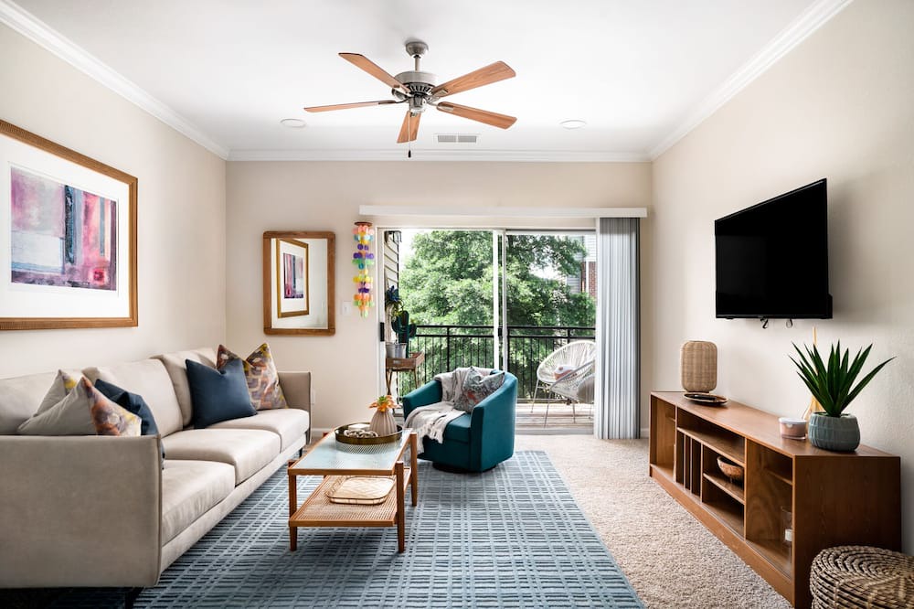 Photo of Livingroom in Lansdowne