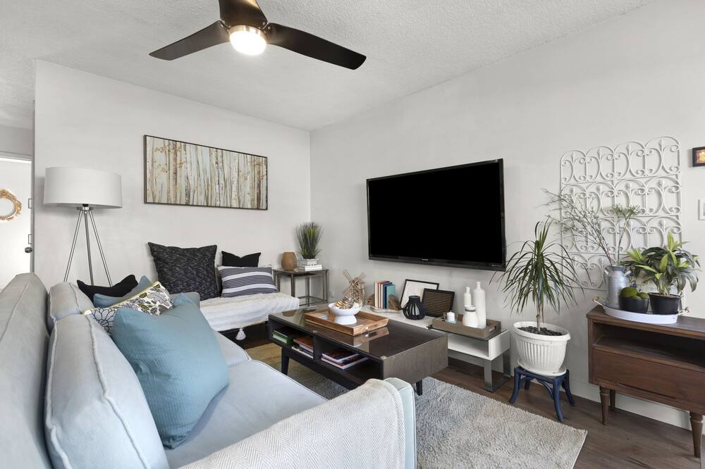 Photo of Livingroom in Hawthorne