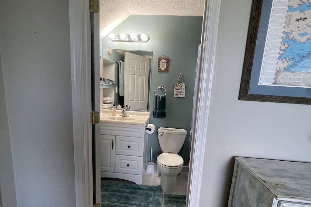 Photo of Bathroom in Haymarket