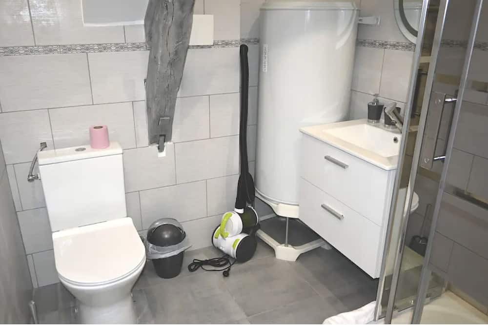 Photo of Bathroom in Villeneuve-sous-Dammartin