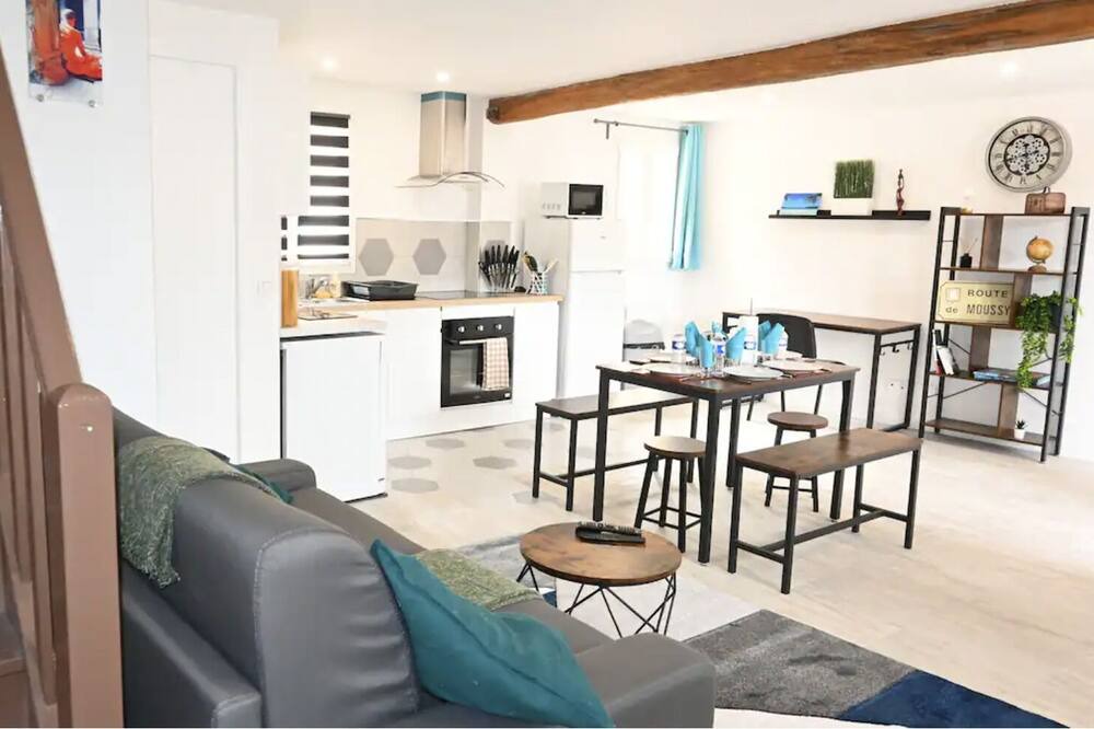 Photo of Livingroom in Villeneuve-sous-Dammartin