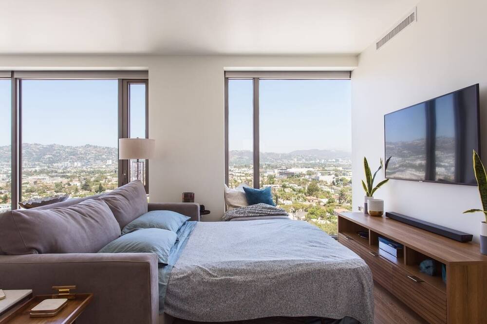 Photo of Bedroom in Carthay Circle