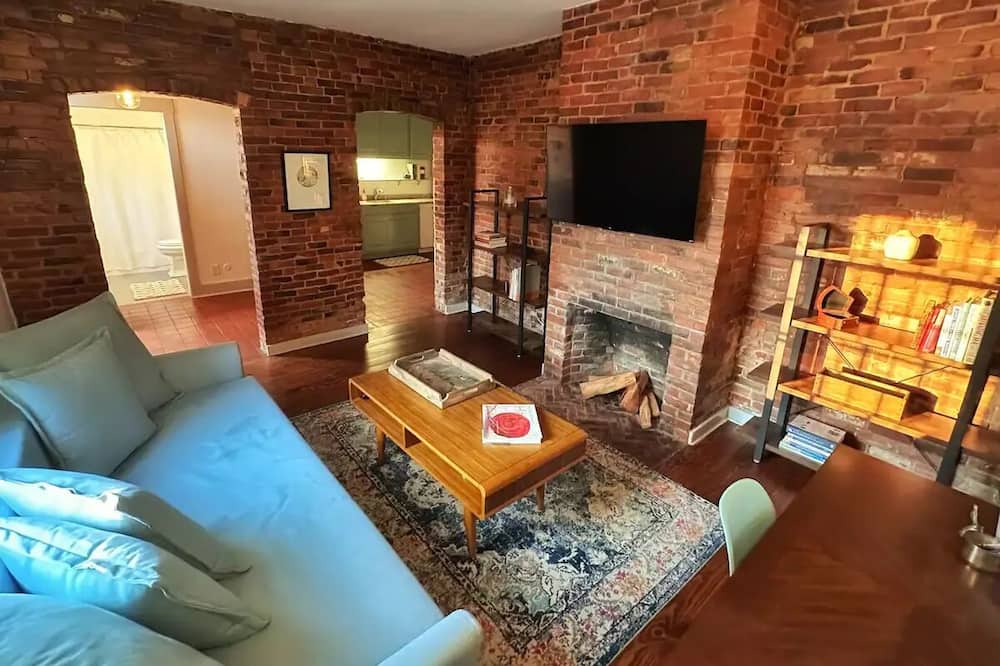 Photo of Livingroom in College Hill