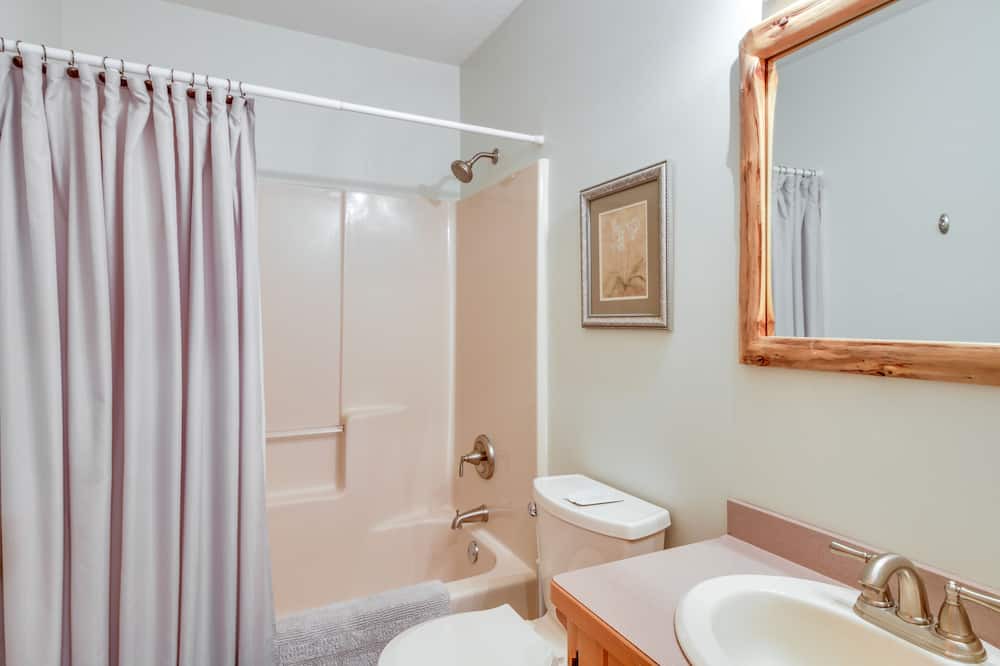 Photo of Bathroom in Isle