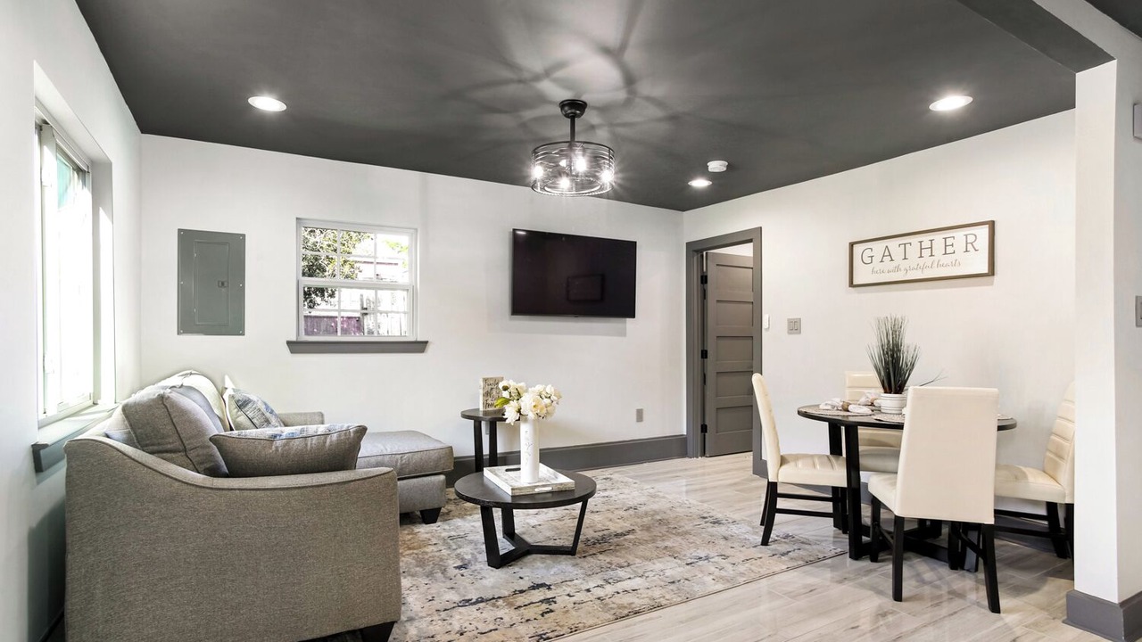 Photo of Livingroom in Algiers Point