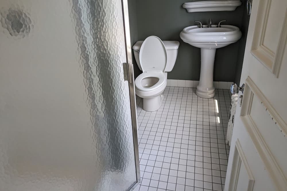 Photo of Bathroom in College Hill