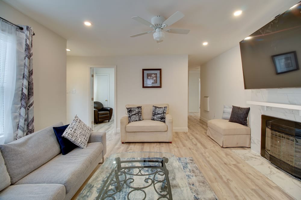 Photo of Bedroom in Forest Heights